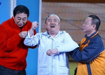 他搭档冯巩春晚一吼走红，被判入狱12年，至今仍在服刑，他是谁？