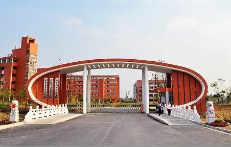 江苏阜宁师范学校的许艳老师照片谁有