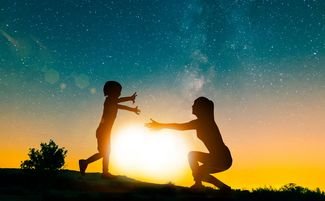 的哥听到女儿高考成绩后激动落泪，的哥女儿到底有多争气？