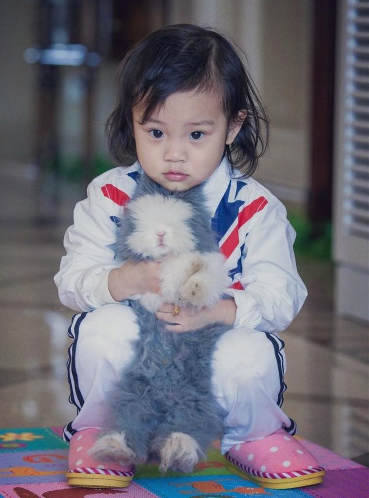 甜馨首次登台走秀，你知道她是哪年出生的吗？