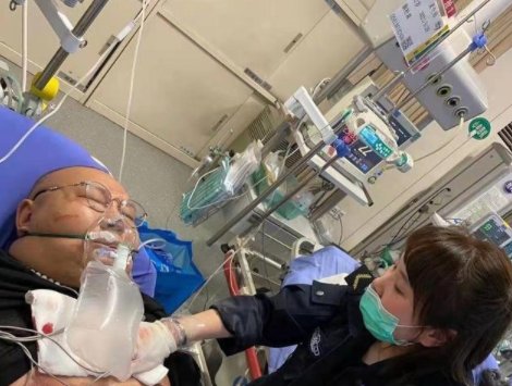 南京伤人事件一胖哥见义勇为被刺伤，救人者有无性命之忧？