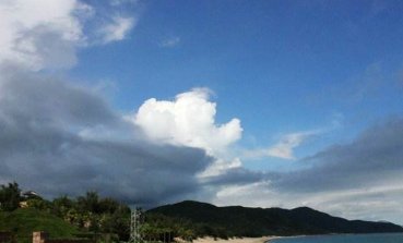 “闷雷滚动”的“闷”字怎么读？