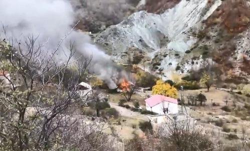 移交土地前亚美尼亚人紧急撤离,为什么会含泪烧房子?