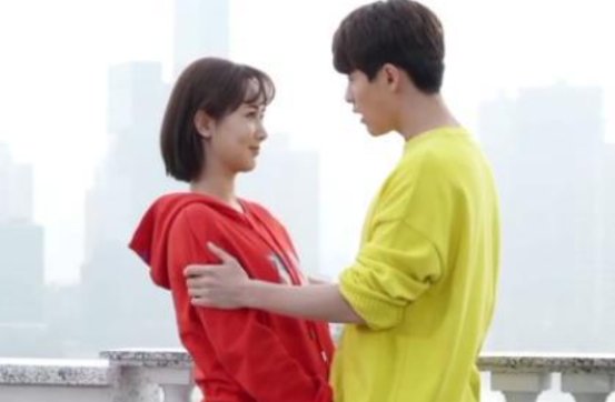 马天宇杨紫拍完吻戏之后竟然用纸巾擦嘴，是因为两人关系不好吗？