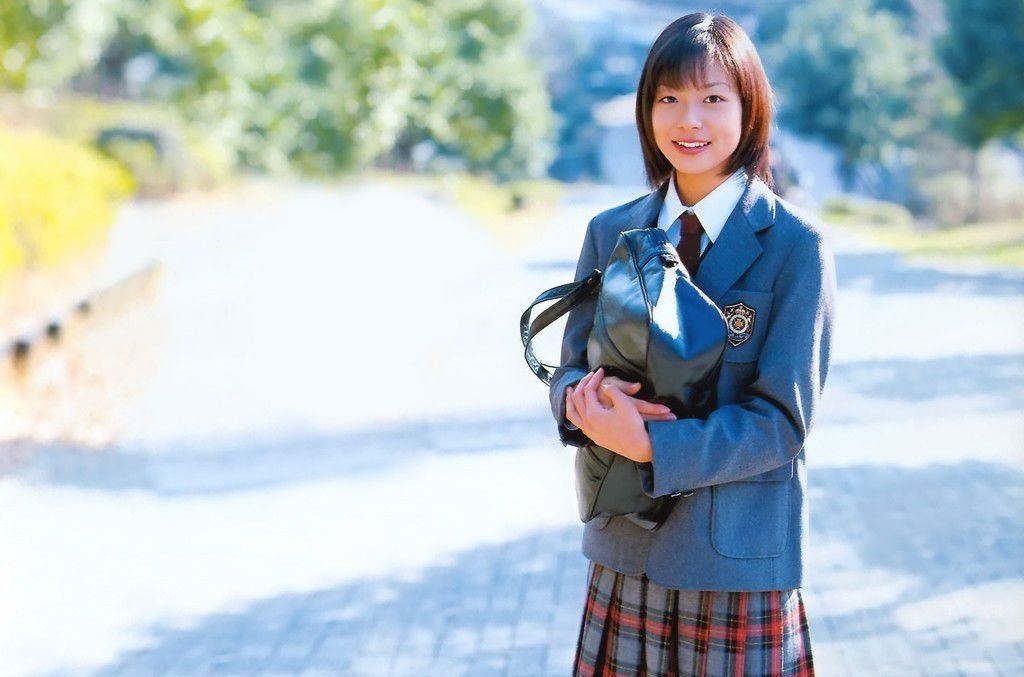 《玻璃芦苇》中相武纱季个人经历是什么？