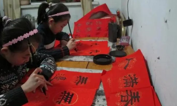 虎年春联七言是什么？