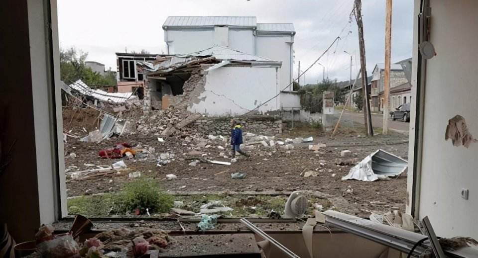 移交土地前亚美尼亚人紧急撤离,为什么会含泪烧房子?