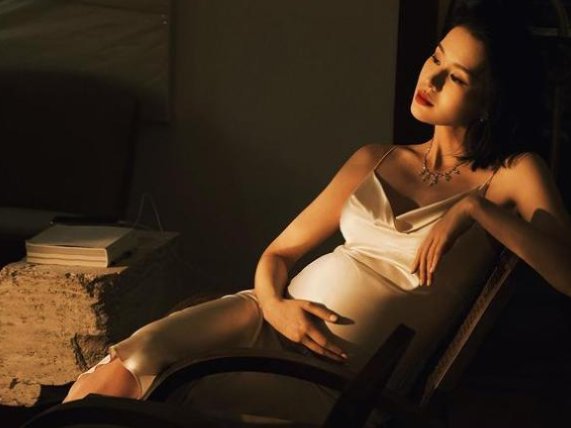 胡杏儿官宣了三胎产子的喜讯，她当下的年龄算不算高龄产妇？