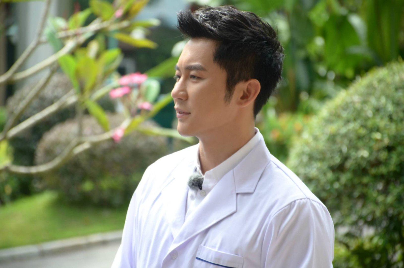 和李小璐同居4年，让范冰冰等6位女星栽跟头，你认为李晨是老实人吗？