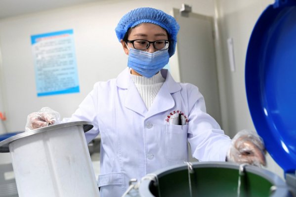 女子实地参观精子库，全方面学习男性捐精过程，你怎么看？