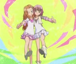 守护甜心里亚梦和樱井优亚当模特时拍的照片的图片