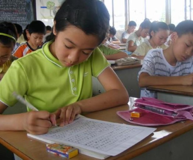 历届高考作文的惊艳句段，你觉得高考作文背模板有用吗？