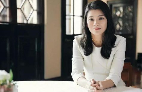 罗康瑞抛弃前妻，娶朱玲玲，为什么原配不争不抢，赢得百亿家产？