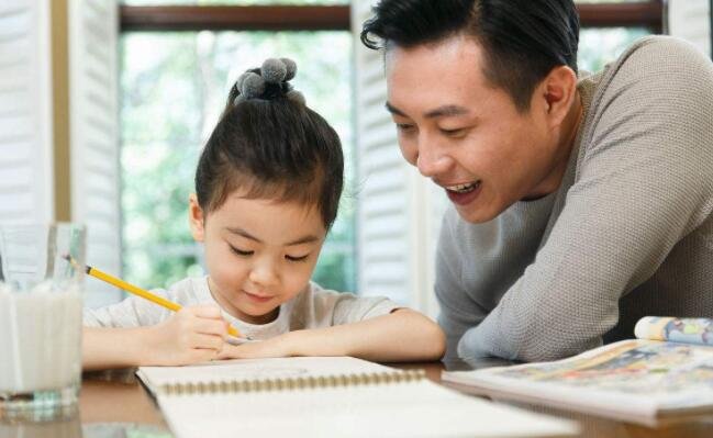 成都一女孩得知30号开学而非31号后崩溃大哭的原因是什么？