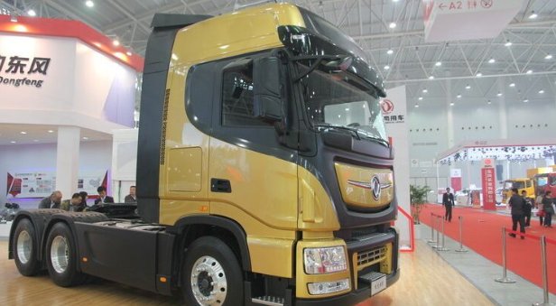 东风天龙驾驶室卧铺有多宽啊？