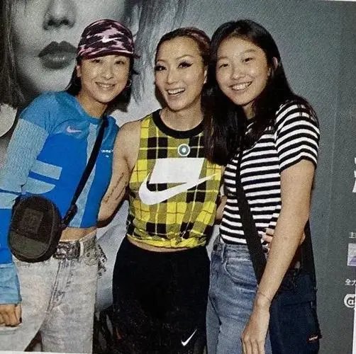 陈奕迅老婆晒女儿近照,打扮时尚前卫身材姣好,是否有进入娱乐圈的可能?