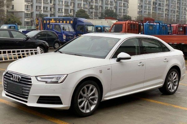 老款奥迪a4蓝牙在哪?