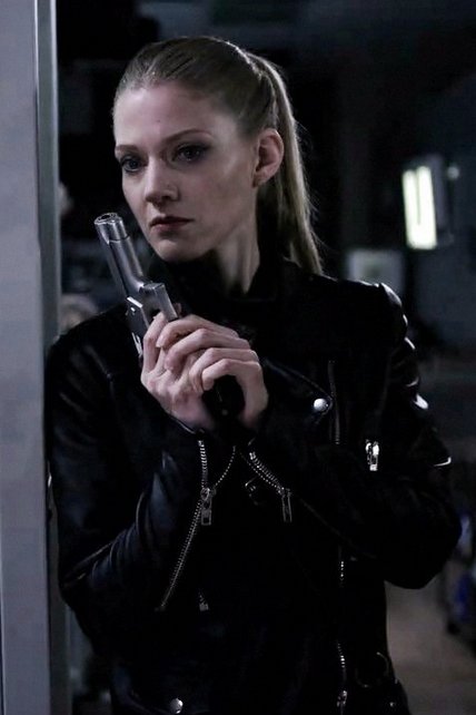 炫舞暗夜特工套装配什么发型好看