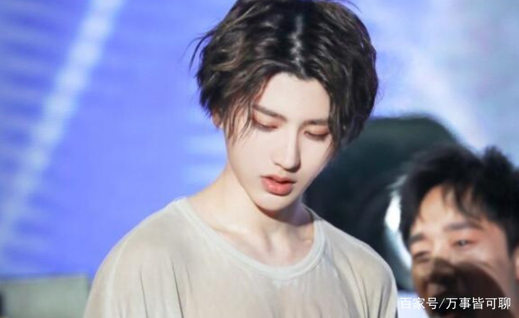 蔡徐坤被前经纪公司起诉，这是怎么回事？