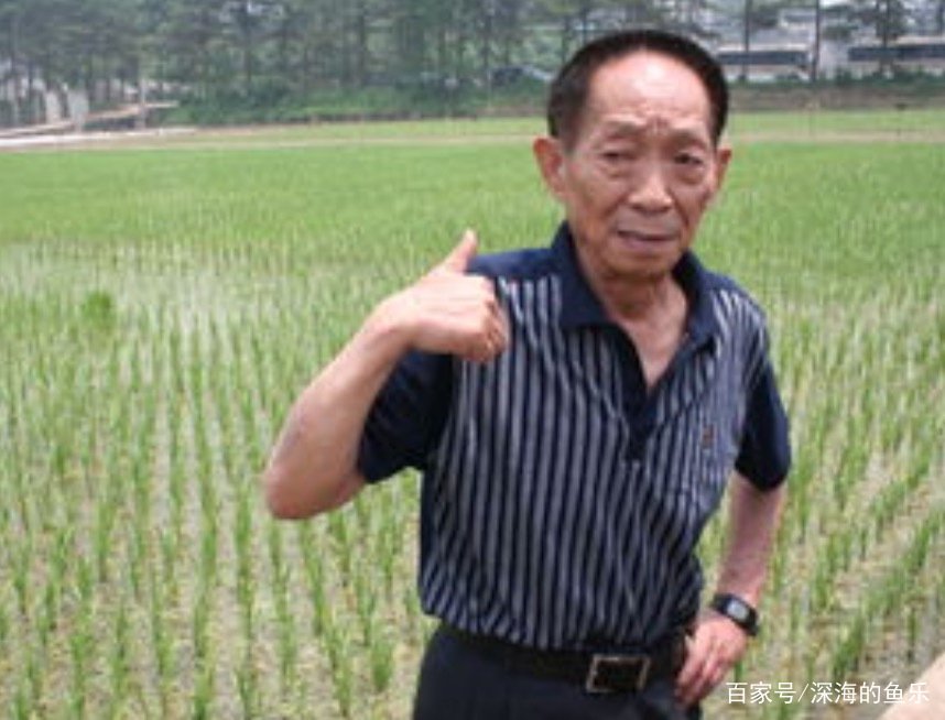 万梓良为袁老送行，笑容灿烂，如此场合是否合适？