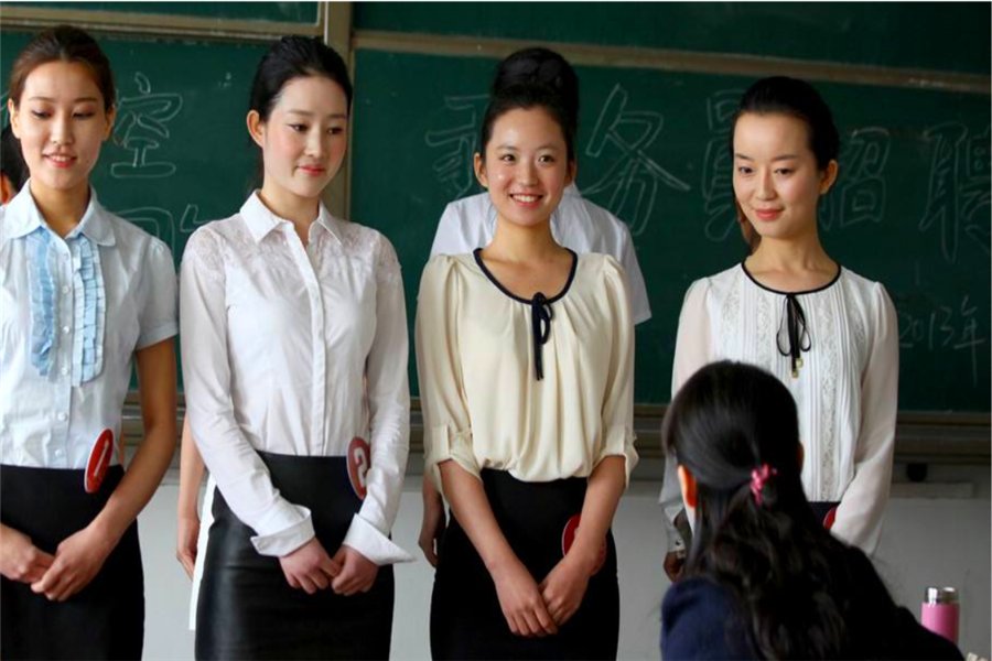 空姐的基本礼仪是什么？