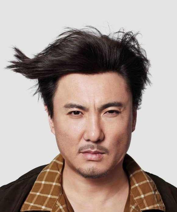 中国影史首位200亿票房演员，竟然比吴京还火，究竟会是谁呢？