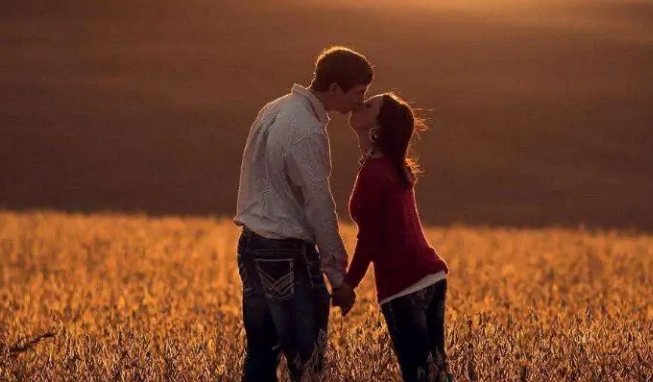 吻你万千前面一句