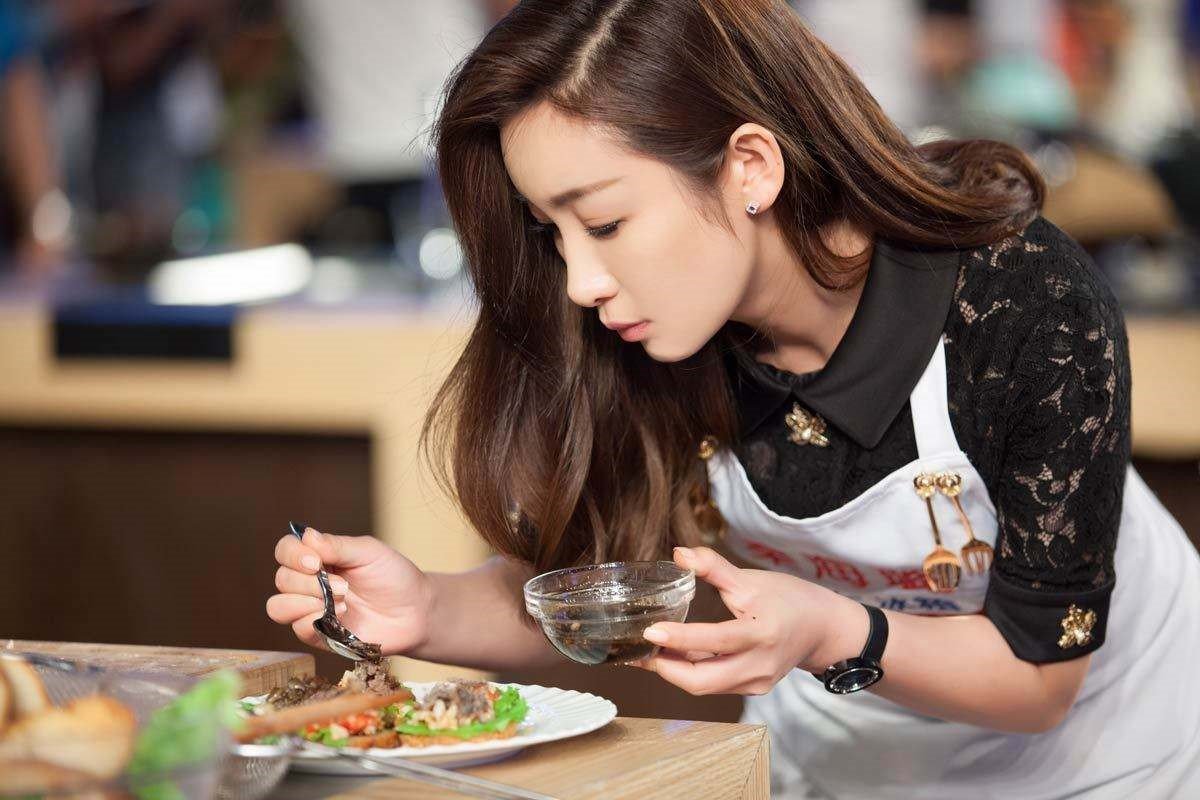 李湘和秦海璐有哪些情感纠葛？