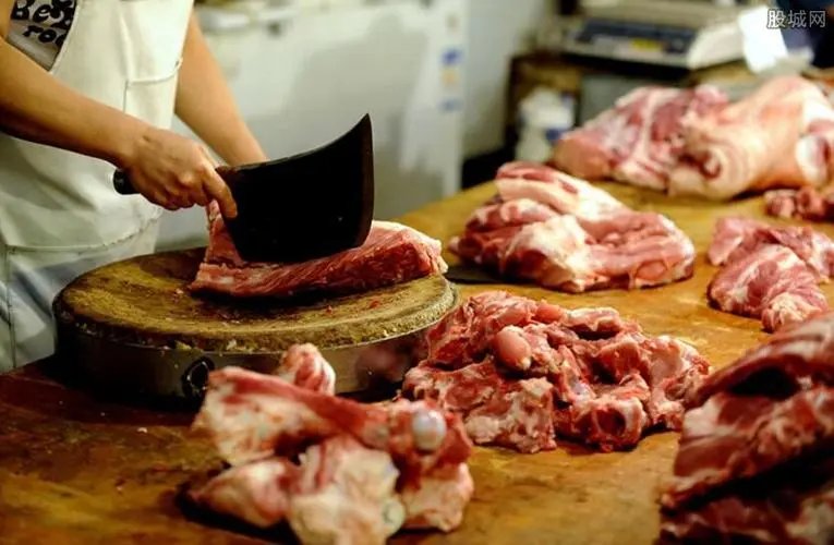 广西一名985毕业生辞职公务员卖猪肉，他为何会做出这样一个决定？