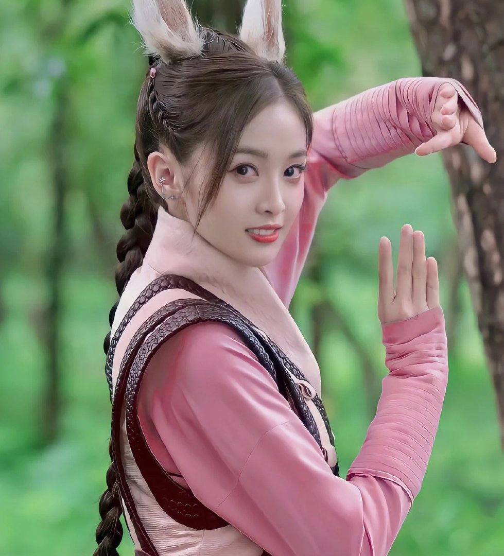 吴宣仪发长文告别小舞，从爱豆到演员，你觉得她完成的怎么样？