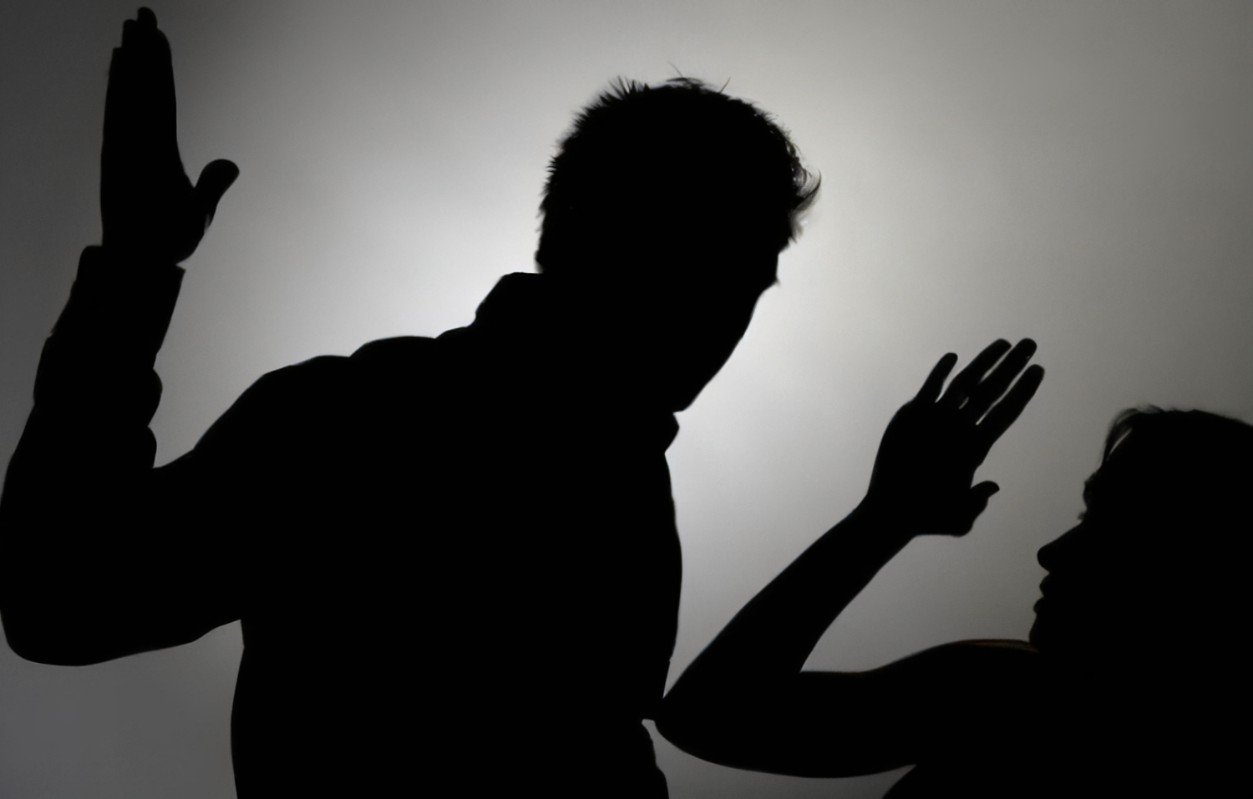 广西南宁一三胎妈妈遭家暴，遭到家暴的时候该怎么办？