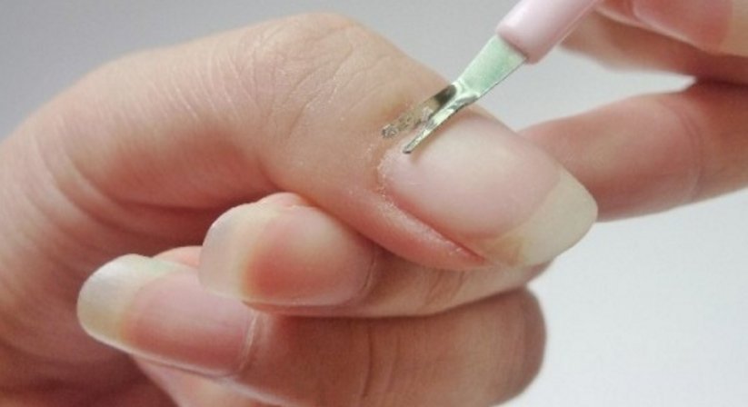 美甲钻粘贴方法？