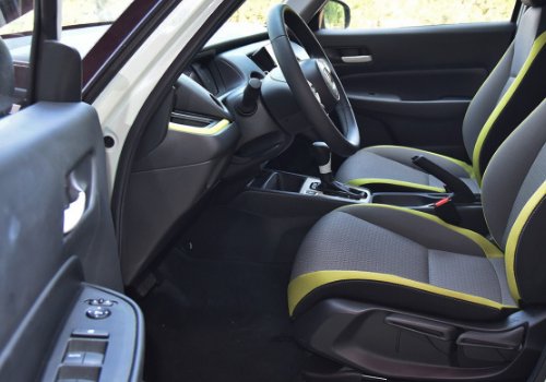 09款本田飞度压缩机继电器安装在哪个位置?