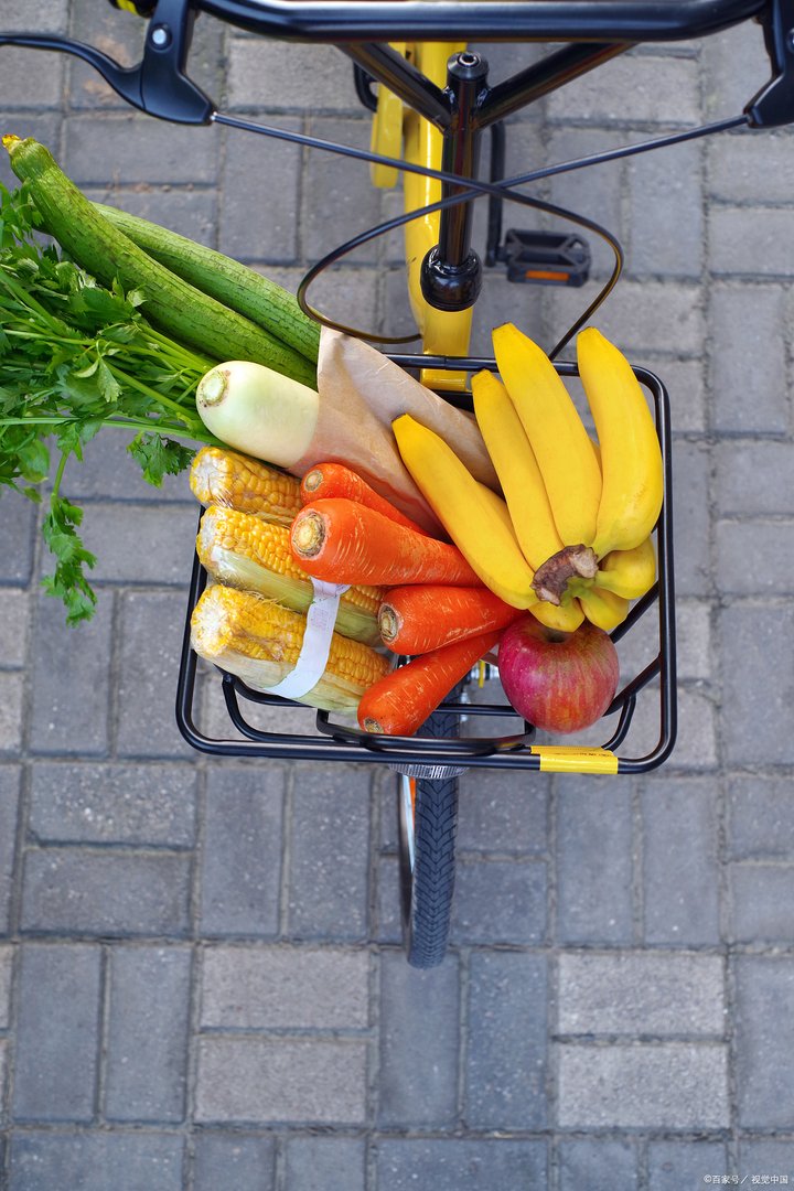 长春老人不懂网络购菜在超市门口哀求，长春是如何回应这件事的？