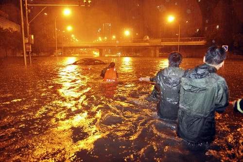 中央气象台连发30天暴雨预警，我们应该怎样防范？