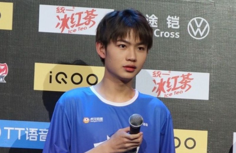 九尾干将莫邪精准命中，闪现出击单杀嬴政可！如何点评九尾的操作？