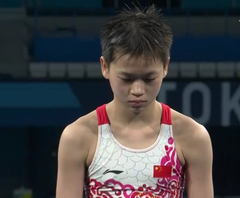 14岁全红婵夺冠，被场边教练高高举起，赛后她是如何回应的？