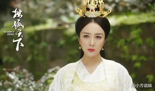 李依晓五次整容原因令人心酸，15岁上大学18岁出道，她靠什么走红？