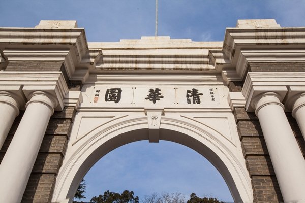 691分考入清华的学霸，暑假在工地搬砖！是励志，还是浪费才华？