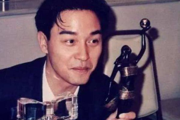 香港金像奖历届影帝影后及获奖作品？