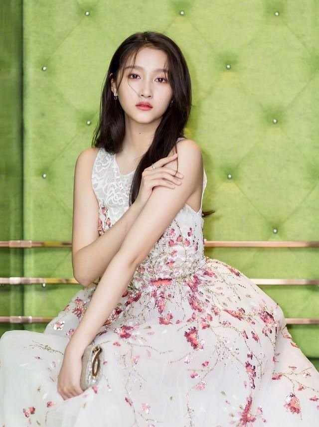 关晓彤节目中唱歌口型对不上被质疑假唱，你怎么看？