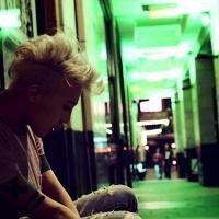 求权志龙这张高清大图，crooked里的