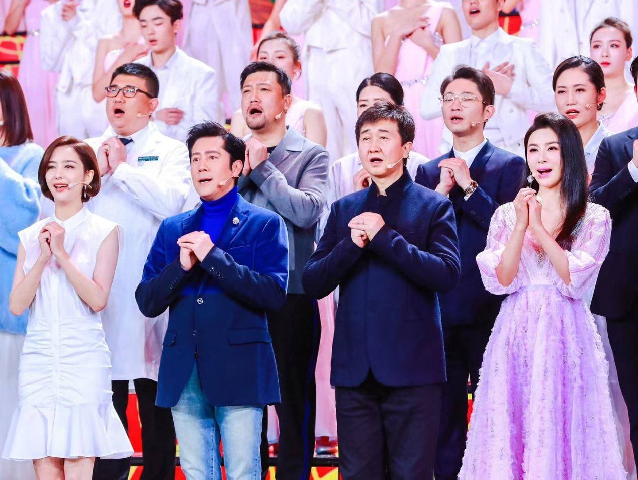 凤凰传奇只有玲花上晚会，为何很多人在最开始没有意识到曾毅不在？