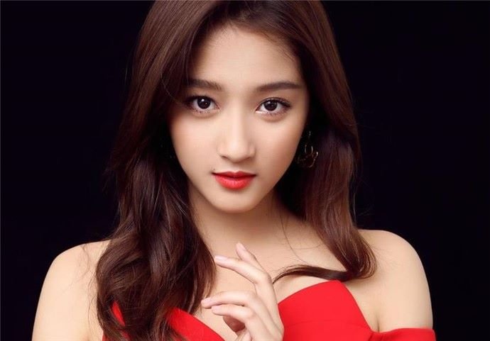 关晓彤节目中唱歌口型对不上被质疑假唱，你怎么看？