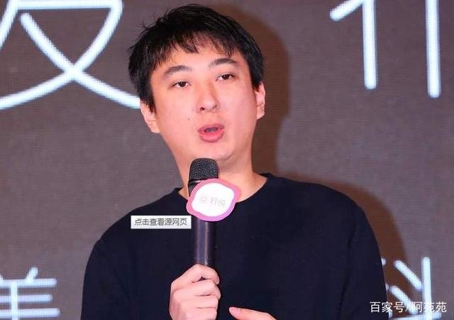 王思聪三亚过32岁生日，全程神情疲惫身材发福，当时是怎样的场面？