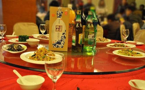 浙江一酒店办大型婚宴未报备被批，疫情期间大肆办酒席合适吗？