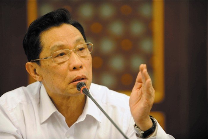 游客偶遇钟南山秒变追星族，为何他是这么多人的偶像？