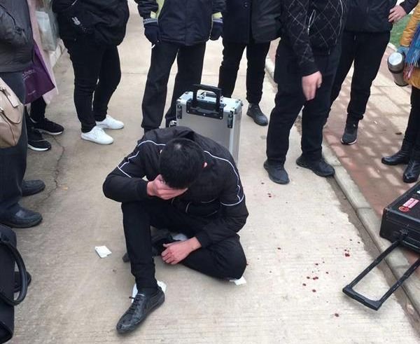 西安一验房师遭3人威胁殴打，打人者究竟出于什么目的？