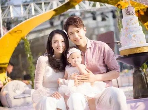 和高云翔离婚3年后，董璇再次穿上了婚纱，到底发生了什么？