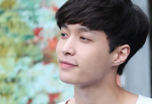 恭喜！张艺兴拿到拖拉机驾照，是为了综艺节目考取的吗？